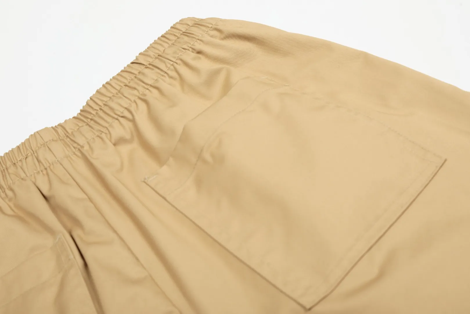 P166 💰 "Top quality" Style number: 1102# [Ralph Lauren Paul small label war horse basic classic shorts] ✅Ralph Lauren Ralph Lauren dopamine war horse small label outdoor shorts ✅Summer fresh, classic and versatile drawstring basic classic shorts ✅Lazy style must-have item The upper body has a fresh feeling ✅Nylon silk floss is smooth and soft, highly breathable and not stuffy ✅Specialized for platform live broadcast, wholesale entity, summer running volume ✅Simple and easy to match, light American style, super great ✅Standard for summer, small and sexy is YYDS, a must-have for petite girls. Size: S-L #Elastic waistline can be stretched. Color: Black, White, Light Blue, Off-white, Pink, Light Green, Khaki